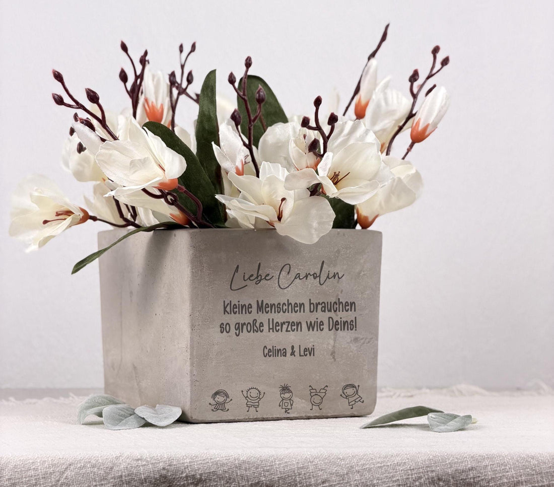 Abschiedsgeschenk Kindergarten als personalisierter Blumentopf mit Spruch für Erzieherin. Perfekt als Danke Geschenk von Kindern und Eltern zum Jahresende, Kita Abschied oder Gruppenabschied.