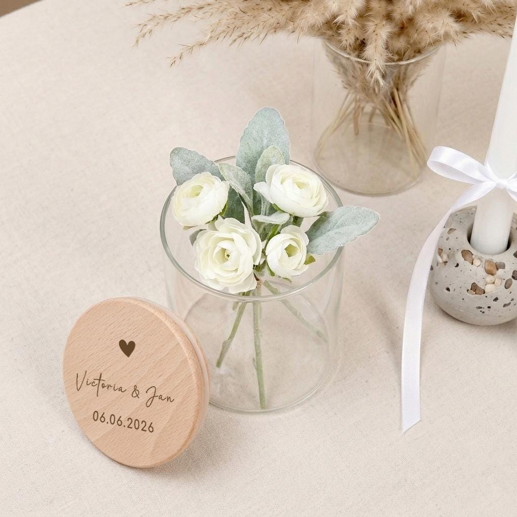 Geldgeschenk Hochzeit kreativ verpackt in einem personalisierten Vorratsglas. Ideal für frisch verheiratete Paare als dekorative und persönliche Geschenkidee mit Platz für Geldgeschenke oder liebevolle Botschaften.