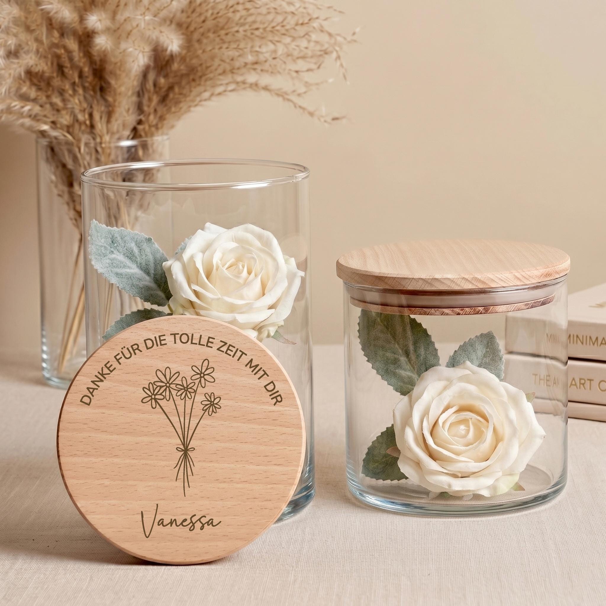 Kleine Abschiedsgeschenke für Kollegen als personalisiertes Glas mit Spruch. Diese Keksdose eignet sich perfekt zum Befüllen mit Snacks, Bonbons oder Gutscheinen und ist eine schöne Erinnerung.