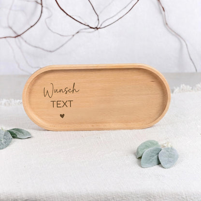 Personalisierte Tasse Geschenk für Kollegin mit Holztablett Gravur. Dieses Geschenkset ist ideal als Abschiedsgeschenk personalisiert, Ruhestand Geschenk oder Abschied Arbeit Geschenk. Eine besondere Erinnerung für Büro oder Zuhause.
