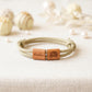 Personalisiertes Taufarmband aus Holz mit individueller Namensgravur für Kinder, liebevoll gefertigtes Kinderarmband als besonderes Geschenk zur Taufe, Kommunion oder Konfirmation für Mädchen und Jungen mit natürlicher Holzmaserung und verstellbarem Band