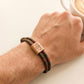 Freund Geschenk Armband Herren als modernes Accessoire mit natürlicher Holzgravur. Die Kombination aus Segeltau und gravierten Holzelementen macht dieses Armband zu einer besonderen Geschenkidee für Männer.