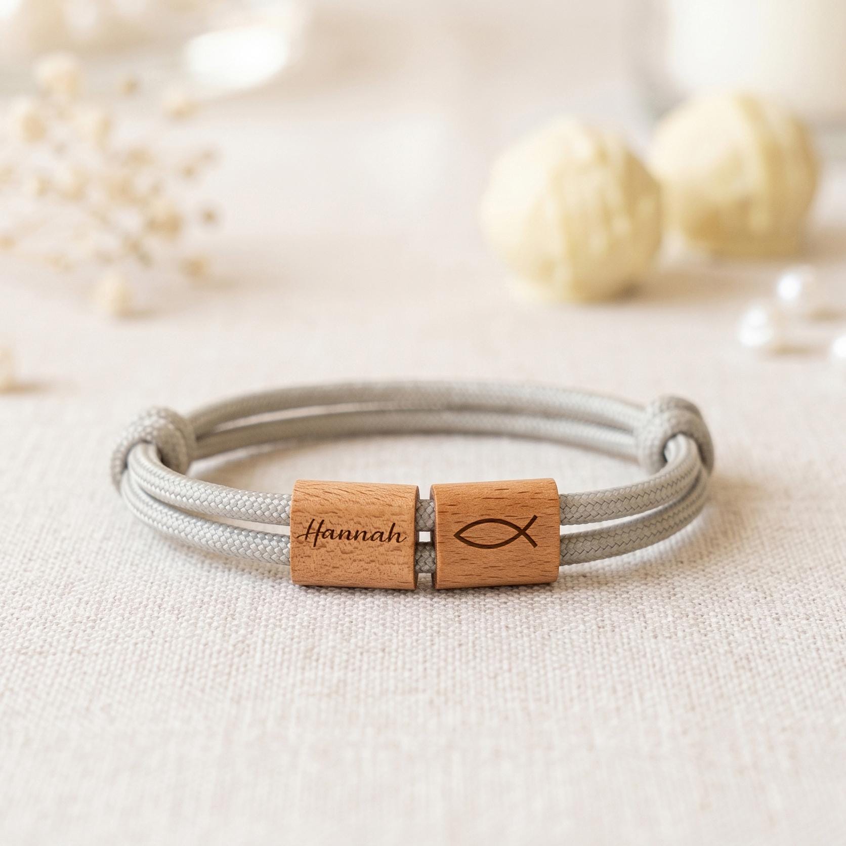 Holzarmband für Kinder mit Namensgravur und personalisiertem Wunschtext, schönes Erinnerungsstück zur Taufe, Konfirmation oder Kommunion, handgefertigtes Geschenk für kleine Herzensmenschen