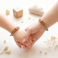 Taufarmband personalisiert mit individueller Gravur auf Holz, Kinderarmband für Mädchen und Jungen als liebevolles Geschenk zur Taufe, Kommunion oder besonderen Anlässen mit natürlicher Holzoptik