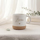 Arbeitskollegin Geschenk als Geschenkset mit personalisierter Tasse und Tablett. Die Keramiktasse mit Name eignet sich ideal als Kollegin Abschiedsgeschenk, Jobwechsel Geschenk Abschied oder Ruhestand Geschenk Tasse. Eine schöne Erinnerung für Büro und Zuhause.