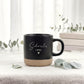 Hochwertige Kaffeetasse für die Schwester mit Wunschname graviert, gefertigt aus Steingut und perfekt als persönliches Geburtstagsgeschenk für einen besonderen Menschen.