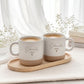 Individuelles Geburtstagsgeschenk für Schwester mit personalisierter Tasse aus Steingut, gestaltet mit Namen und liebevoller Botschaft als besonderes Erinnerungsstück.