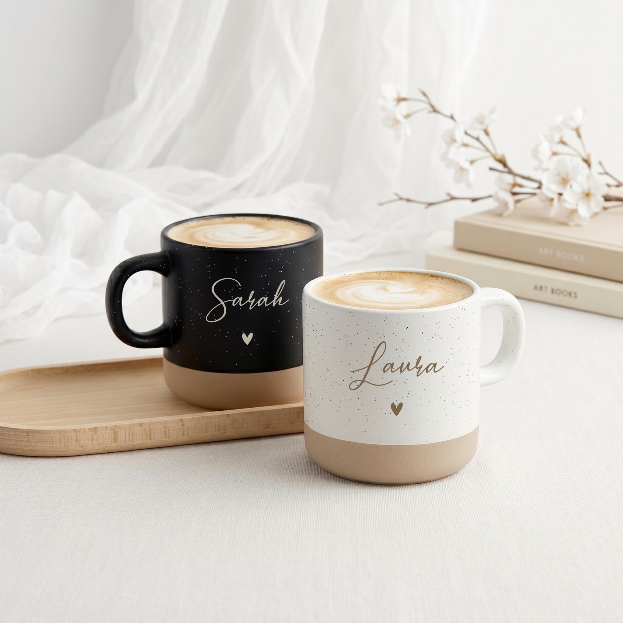 Geschenkset Kollegen Teetasse mit personalisierter Tasse und Holztablett Gravur. Dieses Set ist perfekt als Abschiedsgeschenk für Kollegin oder Kollege. Ideal für Jobwechsel, Ruhestand oder neue berufliche Wege mit persönlicher Gestaltung.