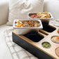 Personalisiertes Geschenkset für Paare mit dekorativer Sofa-Bar und zwei Gläsern, das sich perfekt für romantische Abende, Filmnächte oder besondere Feierlichkeiten eignet.