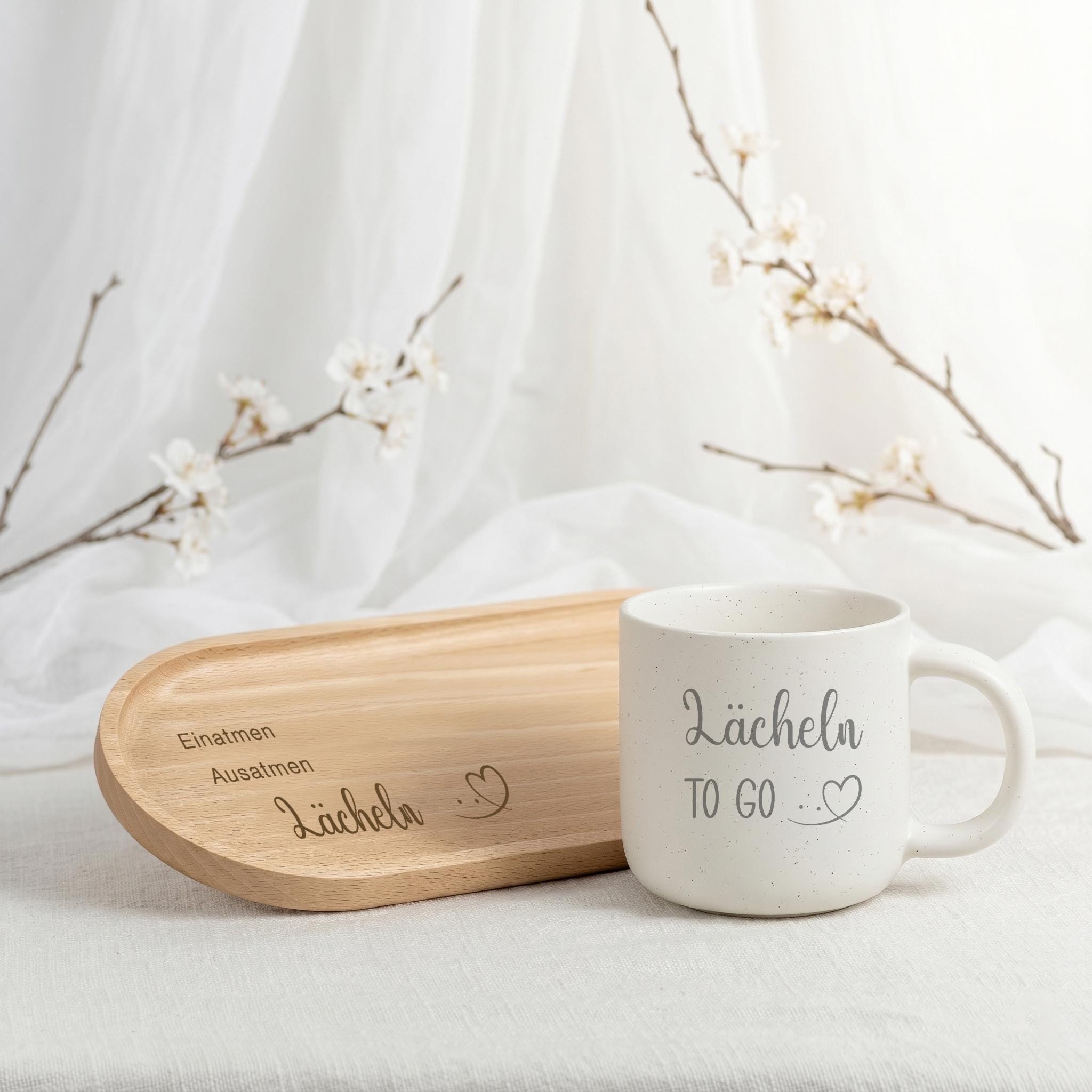 Keramiktasse mit individueller Gravur und persönlichem Namen als hochwertiges Teamgeschenk für Mitarbeiter und Kollegen – eine liebevolle Aufmerksamkeit, die jeden Morgen beim Kaffee an besondere Menschen erinnert.