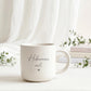 Individuell gravierte Kaffeetasse mit hochwertigem Holztablett als personalisierte Geschenkidee für Hebammen. Das Set eignet sich als besonderes Dankeschön für die Unterstützung während Schwangerschaft, Geburt und Wochenbett und wird mit einer langlebigen Lasergravur personalisiert.