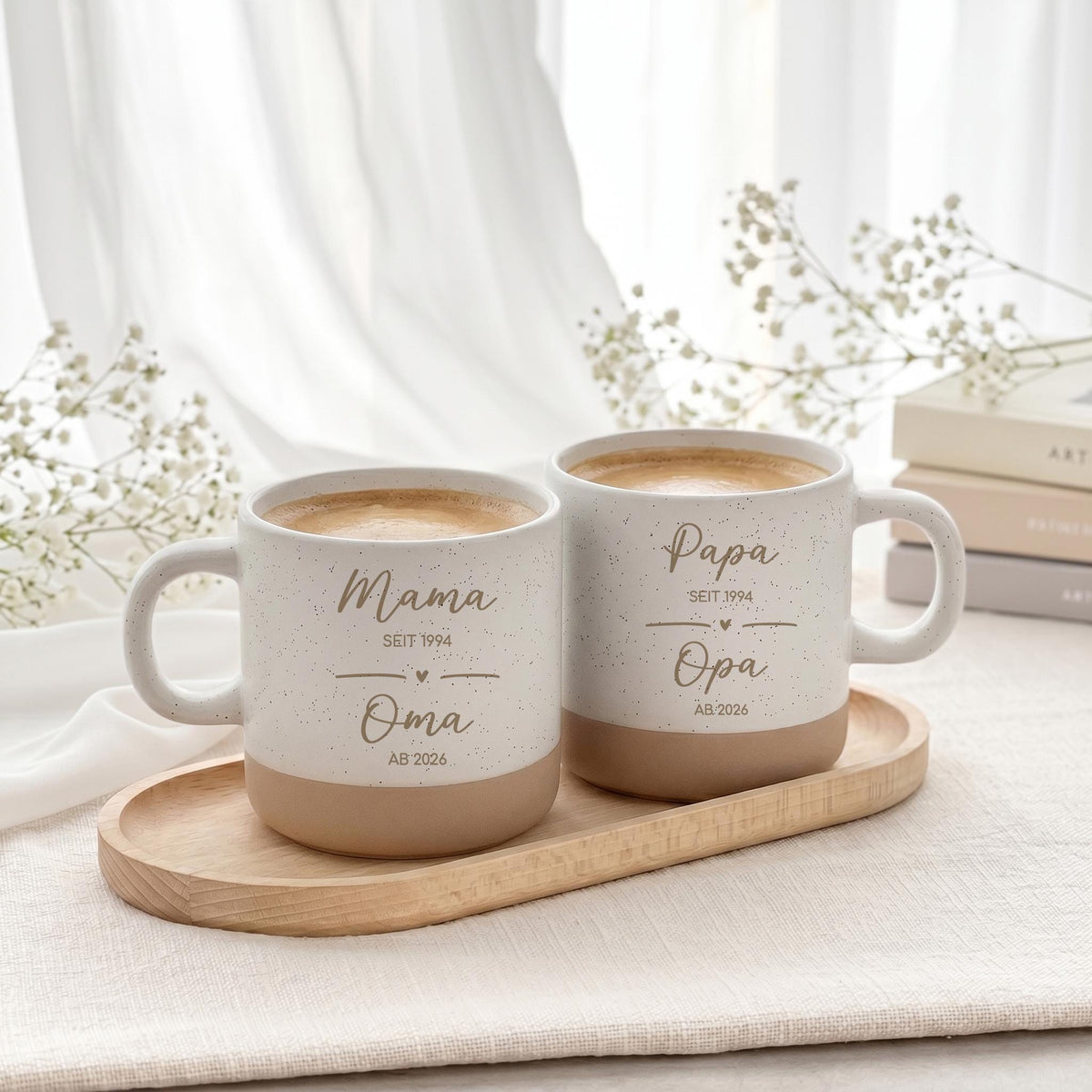 Personalisierte Keramiktasse als einzigartige Geschenkidee zur Schwangerschaftsverkündung. Ideal als Geschenk für werdende Großeltern, zukünftige Eltern oder die ganze Familie und perfekt für Kaffee, Tee oder heiße Schokolade mit einer persönlichen Botschaft voller Liebe.