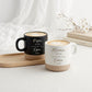 Personalisierte Keramiktasse mit individuellem Design als kreative Möglichkeit, die Schwangerschaft zu verkünden. Eine liebevolle Geschenkidee für werdende Großeltern, Eltern oder Familie und eine bleibende Erinnerung an einen ganz besonderen Moment voller Vorfreude.