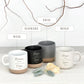 Moderne Keramiktasse mit Wunschgravur als Schwangerschaftsgeschenk für werdende Oma, Opa, Mama oder Papa. Das minimalistische Design macht die personalisierte Tasse zu einer besonderen Geschenkidee für Weihnachten, Geburtstage oder den Mutter- und Vatertag.