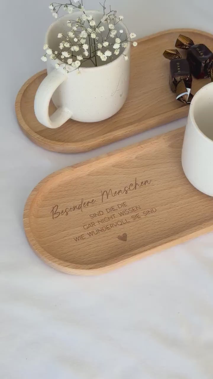 Personalisierte Tasse mit Name – Set aus Tasse und Tablett | Geschenk für Mama – Holztablett "Glück ist" Gravur – Freundin Geschenkidee bff