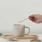 personalisierte Tasse Schwesterherz | Geburtstagsgeschenk Schwester, Steingut Tasse mit Gravur, Kaffeetasse für Schwester, Beste Schwester