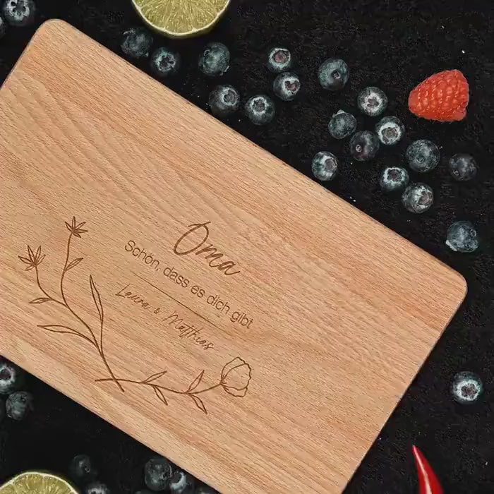 Frühstücksbrett personalisiert Gravur Oma mit Name | graviertes Holzbrettchen für Mama, Oma Tante, personalisiertes Küchenbrettchen mit Name